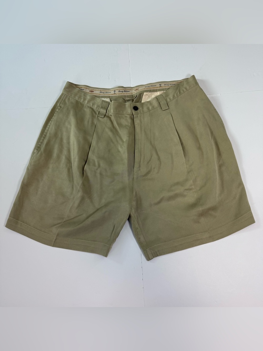 Tommy Bahama Khaki Pleated 100% silk Front Shorts